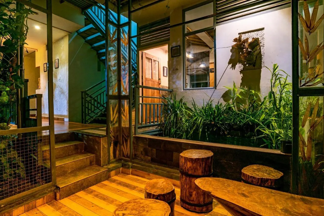 מונאר Mistletoe Homestay & Cafe הודו